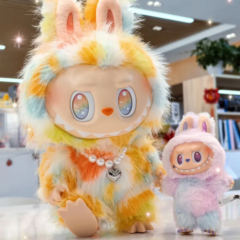 POP MART, LABUBU LES MONSTRES (Série High Energy Ahead), ROCK THE UNIVERSE (Telure rayée, rendu), Collier cœur, Peluche POP MART, LABUBU LES MONSTRES (Série High Energy Ahead), ROCK THE UNIVERSE (Telure rayée, rendu), Collier cœur, Peluche